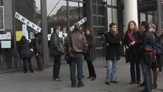On strike, Paris museum workers refuse to back down