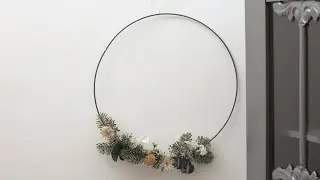 Christmas wreath with dried flowers - DIY by S&oslash;strene Grene