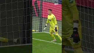 🧤 Etienne Vaessen stopt de penalty van Branco van den Boomen ⚽️❌