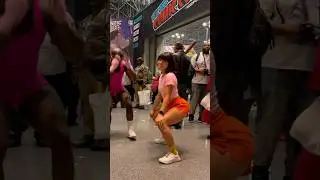 &ldquo;Rescue meeee&rdquo; 😭🐝💕✨#dora #dominicandora #ddr #dance #dominicanhumor @taqeemc