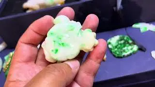 这种清代老翡翠越来越少了 依宁多年收藏了一些老翡翠都是带硬绿