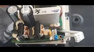 Trocando fusível da  JBL Eon 615 ( jeitinho dos músicos ).