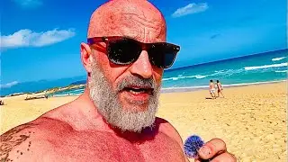 Fuerteventura  to pustynny krajobraz z górami i wulkanami i plażami  nad oceanem #fuerteventura
