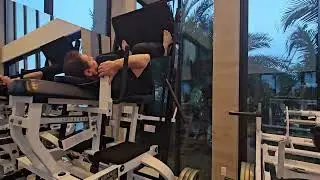 Hammer H-Squat in Action. Custom Springs.