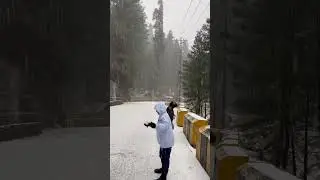 First snow fall of 2025. #murree #murreesnowfall #snowfall #snowballfight #2025 #murreeweather