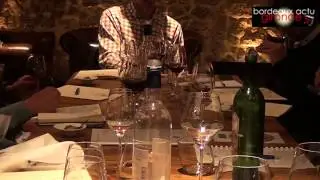 Des amis de 30 ans au bar &agrave; vins Aux Quatre Coins du Vin
