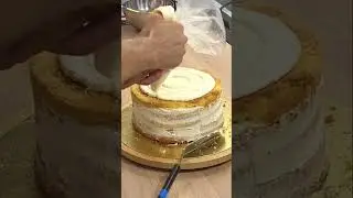 La r&eacute;alisation d&rsquo;un magnifique wedding cake