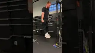 Reverse Shrug On Dip Bar
