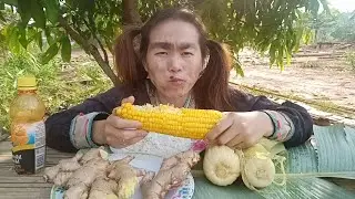 Noj Qhiav Thiab pob Kws Ntxuag Mov Ntse Dej