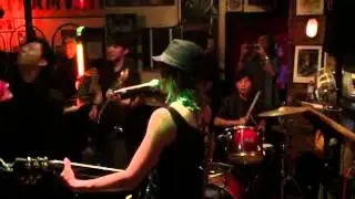 Hajema Ahjuma (하지마 아줌마) &ndash; Live Punk Song | Jas Josland at The Wanch