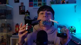 Juste Un Humain Faisant de l'ASMR Pour D'autres Humains