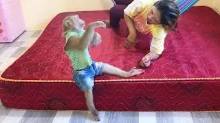 Clever Jason Use Gesture Language To Stop Mom Play Request Kiss