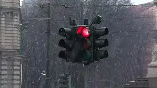 Maltempo, la neve arriva a Milano: la situazione nei pressi del Castello Sforzesco, ore 10:15