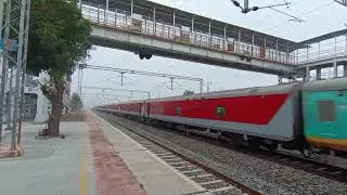 20943 BDTS - BGKT Humsafar Express #shorts #viral #railway #train #shortvideo #travel #viralvideo