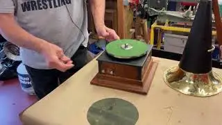 1580.  How to assemble your outside horn phonograph. ￼