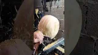 &Eacute;bauche de saladier &agrave; la hache