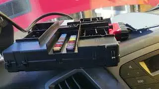 Замена и программирование модуля управления кузовом Ford Transit Connect 2017 года. Необходимо вы...