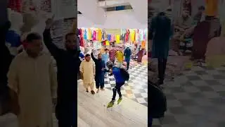 Stairs skating At Karachi Mall Public React 👀 #sameerskater #shorts #trending #sk8 #skater #2022