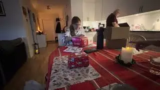 När jag öppnar julklappar från mamma och pappa och Jocke