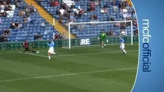 SINCLAIR STUNNING VOLLEY! Tricky Trev still has it