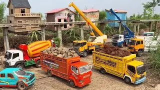 Mobil Truk Oleng Muatan Berat Isuzu NMR Terguling di Jembatan Rc Handmade Canter Fuso Oleng