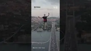 İstanbul’da Boğaz’ı ip üstünde geçen maceraperesti görenler nefeslerini tuttu| VOA Türkçe