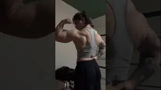 My MASSIVE Back 🔥💪🏻 Female bodybuilder Aishat Zhanikaeva Flexes her HUGE muscles #shorts #motivation