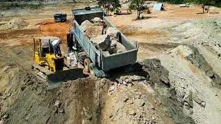 Be Careful!! Big Stone Fall On Bulldozer When Unloading, Mountain Land Filling Processing Skills