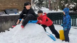 雪の中二時間は余裕で遊ぶ三兄弟　愛犬と雪で遊びすべり台を作って雪を食べる　#2244