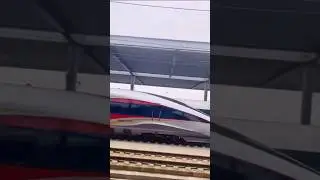 CR400BF-Z Fuxing EMU.Guangzhou South to Beijing West total distance of 2,298 km is covered in 8 hrs