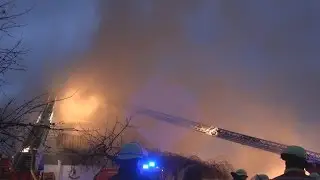 Einfamilienhaus brennt v&ouml;llig aus in R&ouml;srath-Hoffnungsthal am 11.12.2014 + O-Ton