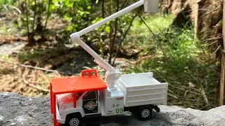Matchbox real working rigs gmc C8500topkick  cherry picker