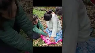 Single mother gave birth in the middle of the road  