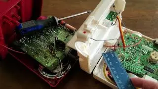 Grundig FR200 Radio - Eton FR300 Radio - partial disassembly and speaker comparison