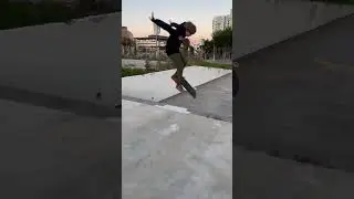 Switch back heel to 360 hardflip