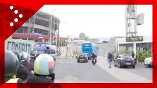Napoli, l'arrivo del pullman della squadra azzurra allo stadio 
