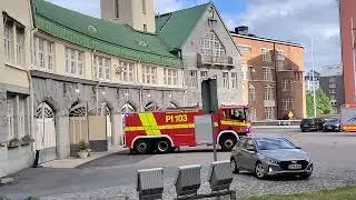 Tampereen keskuspaloasema. Rakennuspalo keskisuuri. P&auml;ivyst&auml;v&auml; palomestari P31 ja s&auml;ili&ouml;auto 103