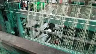 Dệt lưới bắt tôm hùm giống.
