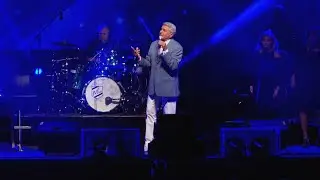 Michel Louvain interpr&egrave;te La dame en bleu au Festival d'&eacute;t&eacute; de Qu&eacute;bec 2017