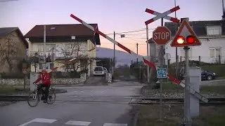 Spoorwegovergang Duga Resa (HR) // Railroad crossing // Željeznički prijelaz