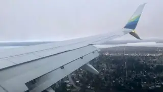 Overcast landing in Seattle - Alaska Airlines - Boeing 737-900