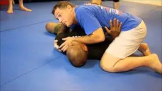 Rob Kahn demonstrates near side armlock