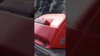 трава забивается в плуг.Я намучился😖