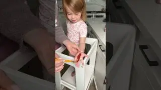 Making a family handprint painting!! Easy DIY!!