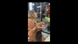Mayeli Alonso Arma Zafarrancho en Aeropuerto