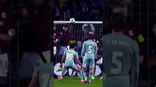 Majestic Alvarez free-kick! 😍