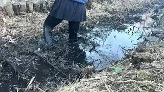 泥遊び中思ったより深くて長靴が意味ない