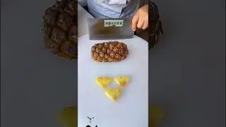 Pineapple 🍍 heart shape cutting🔪 , plate decoration #fruitcarving #foodcarving #satisfying