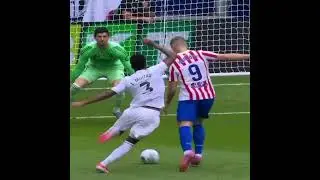 Art of defense by Eder Militao ins Madrid Derby