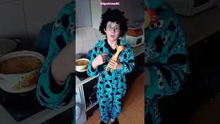 Укусила курица! #helgaalexmasiki #shorts #tiktok #comedy #humor #subscribe #family #memes #school